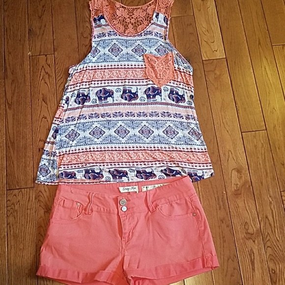 Rue21 Tops - LAST CHANCE Cute coral and navy blue tank top.